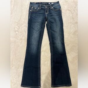 Miss Me Jeans
Blue distressed denim